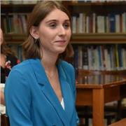 Educatrice offre aiuto compiti per metodo di studio e materie umanistiche. Disponibile online Con l'obiettivo di creare autonomi